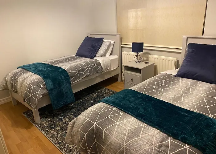 Charming On The Outskirts Of 度假居