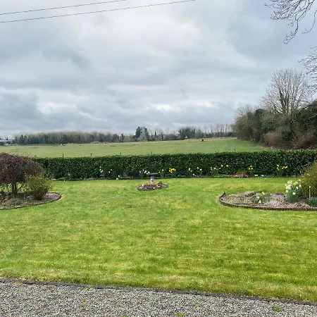 Charming On The Outskirts Of 펜션