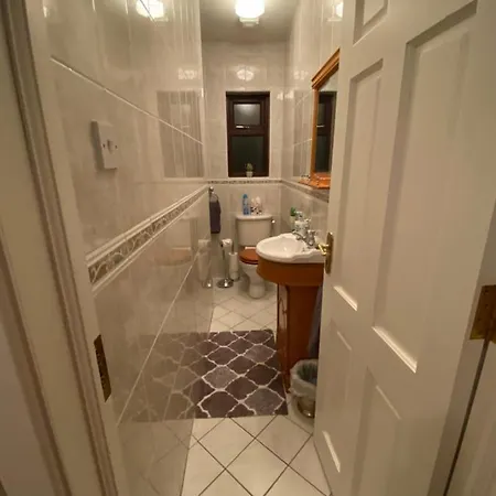 Charming On The Outskirts Of بيت للعطل غالواي