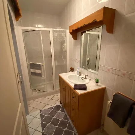 Charming On The Outskirts Of 골웨이