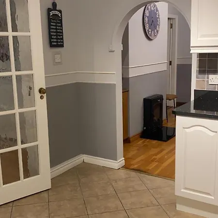 Charming On The Outskirts Of * غالواي